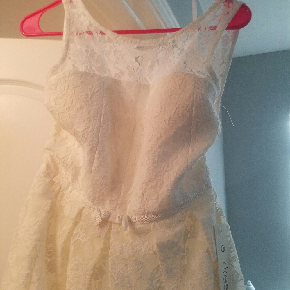 A.drea a line, ivory lace dress, size M NWT